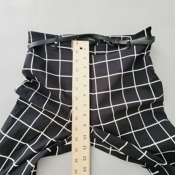 FOREVER 21 women's black squared pants. Skinny  SIZE S - Picture 6 of 13